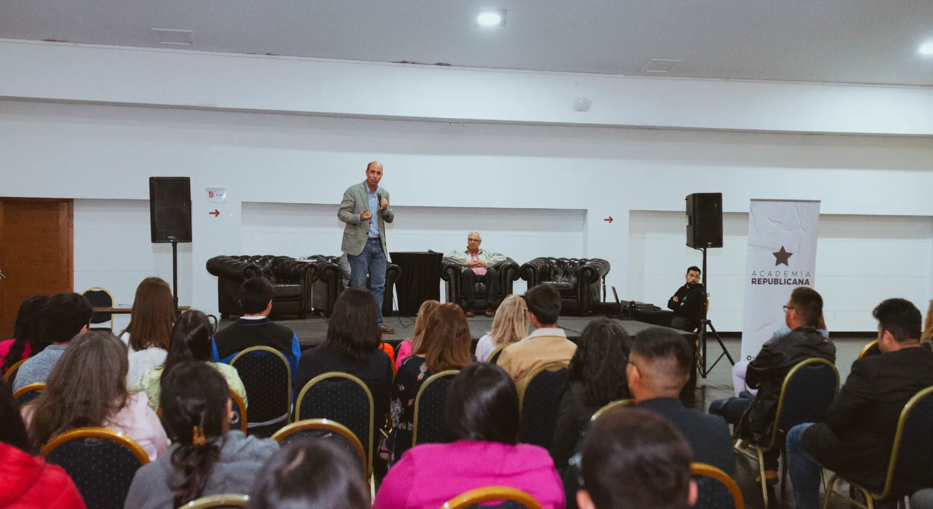 Fotografía 7 de Academia Republicana Concepción